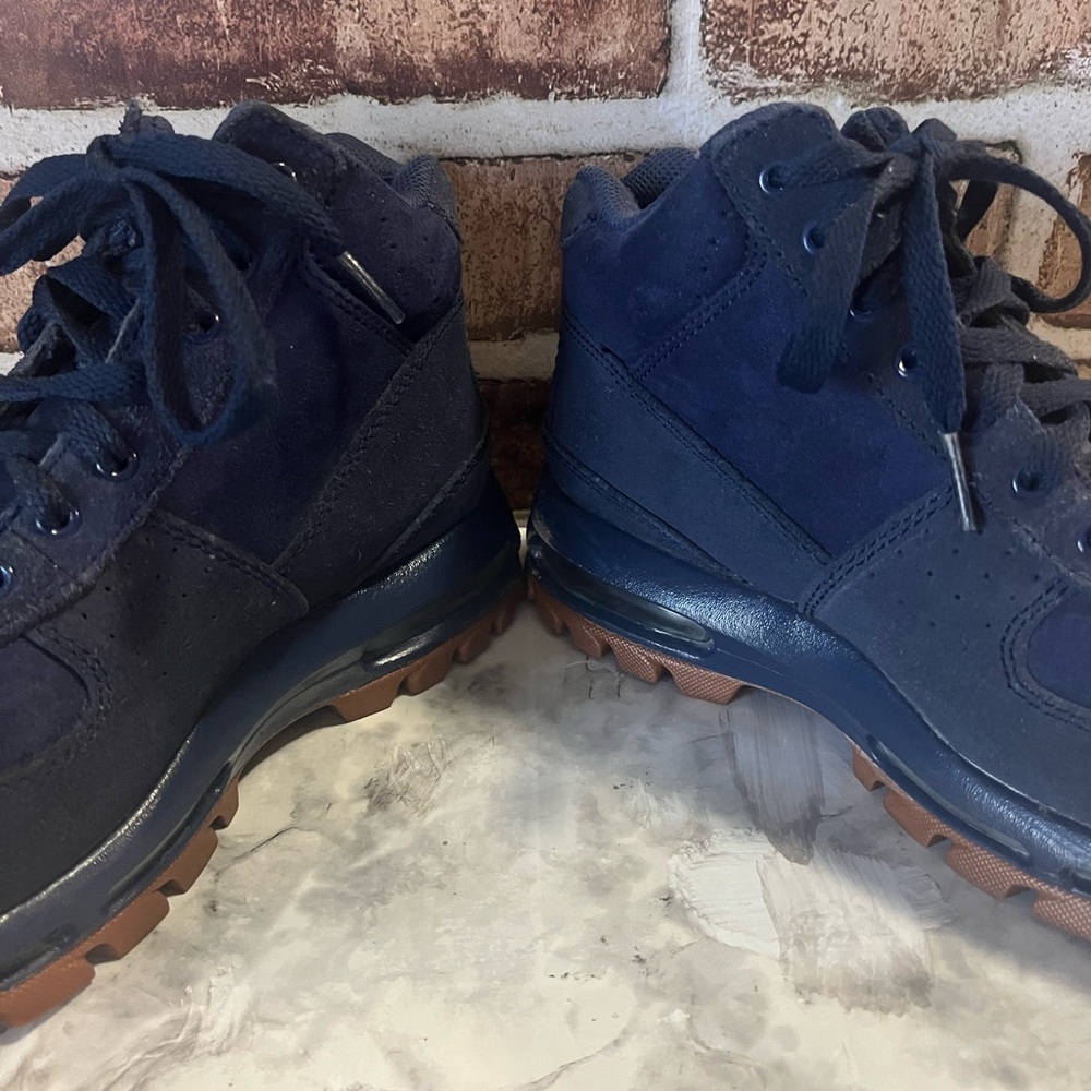 Nike - Picture 3 of 6